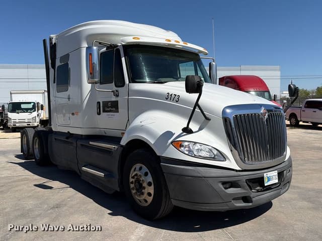 Image of International ProStar Plus 122 equipment image 2