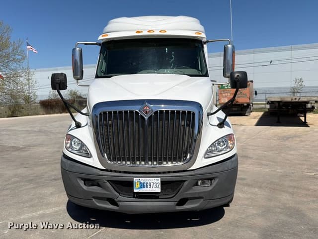 Image of International ProStar Plus 122 equipment image 1
