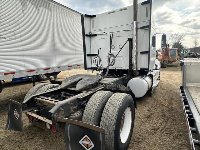 Image of International ProStar Plus 122 equipment image 2