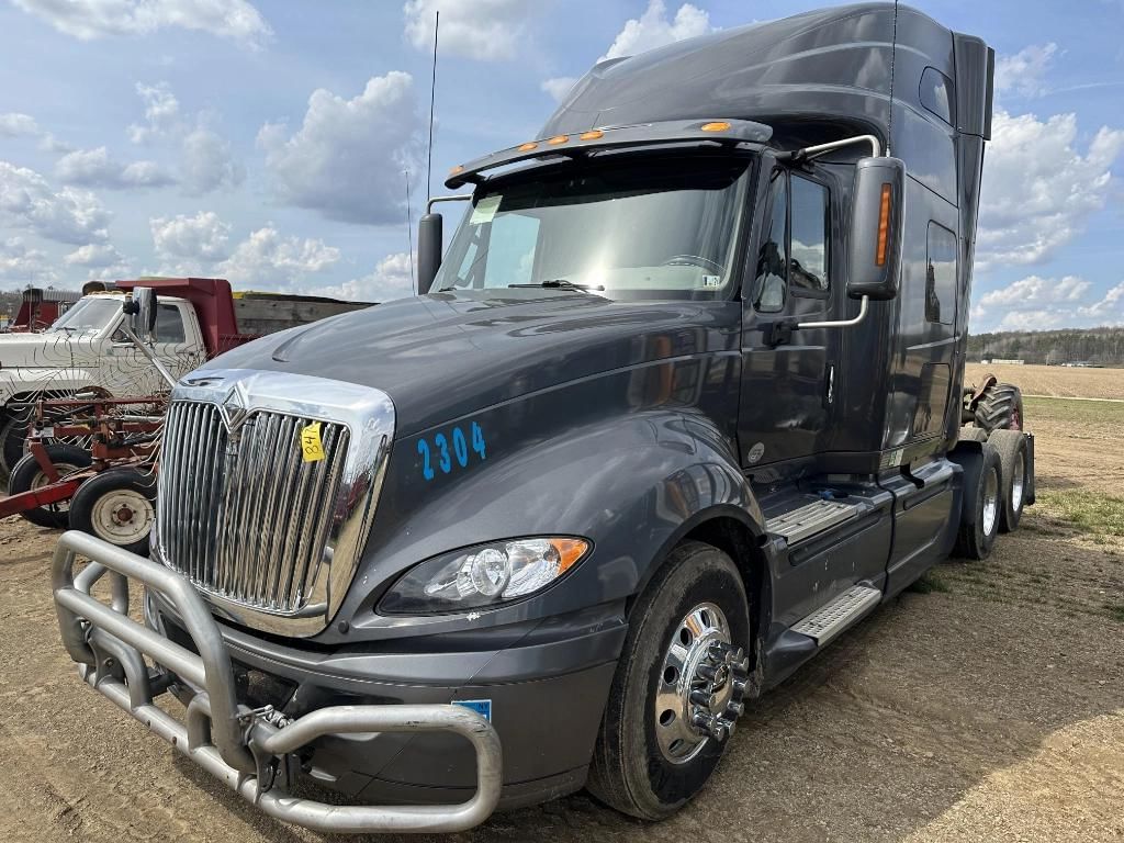 Main image International ProStar Plus 122