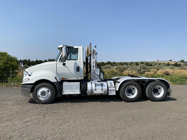 Image of International ProStar Plus 122 equipment image 1