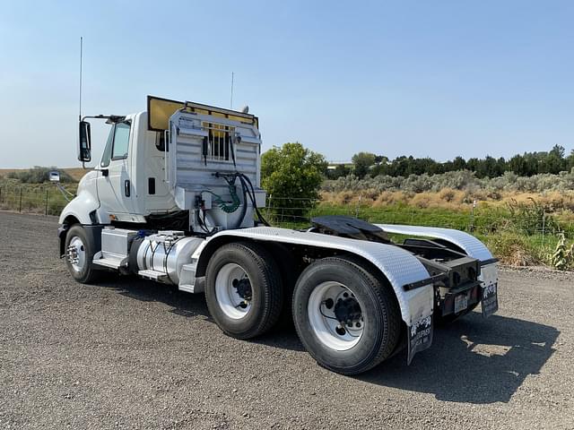 Image of International ProStar Plus 122 equipment image 2