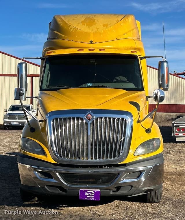 Image of International ProStar Plus 122 equipment image 1