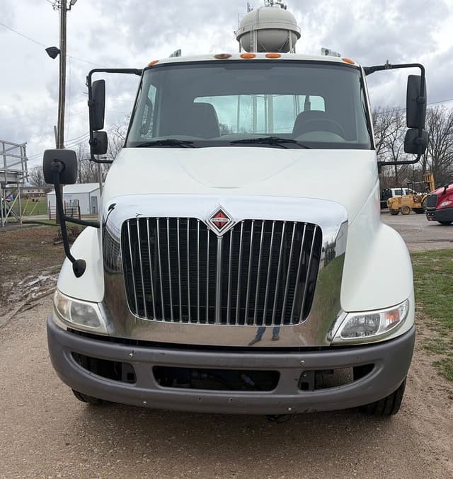 Image of International  Transtar 8600 equipment image 2