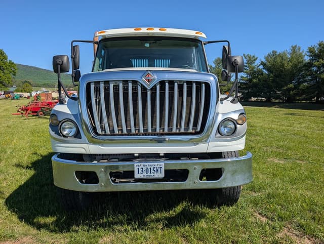 Image of International Workstar 7400 equipment image 1