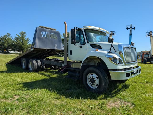 Image of International Workstar 7400 equipment image 2