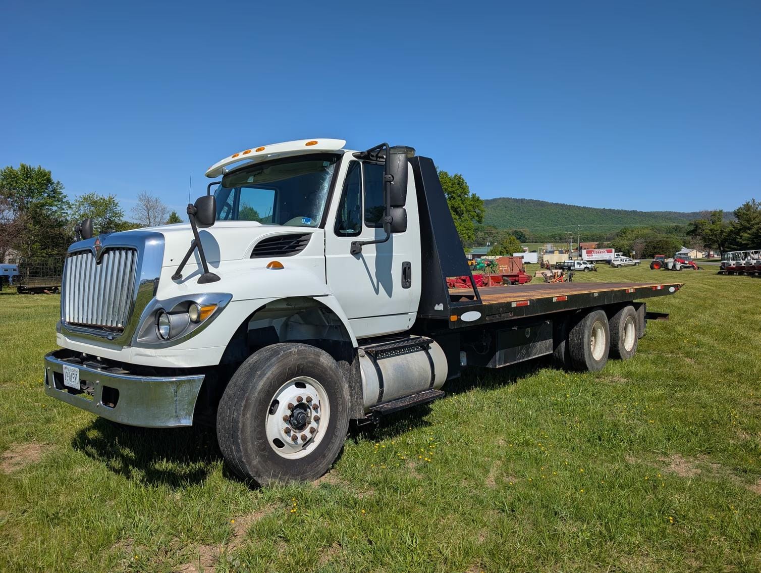 2015 International Workstar 7400 Equipment Image0