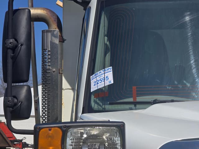 Image of International Workstar 7400 equipment image 2