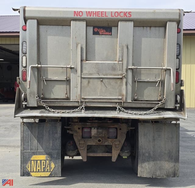 Image of International WorkStar 7600 equipment image 2