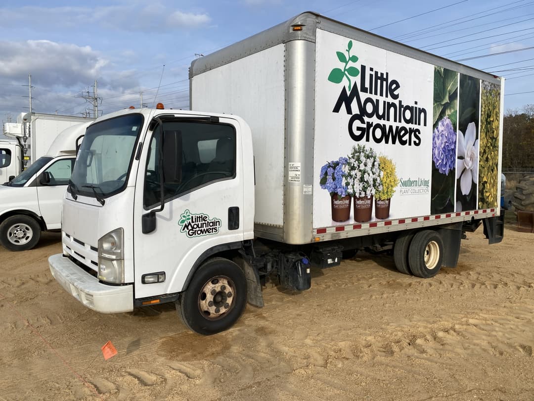 Image of Isuzu NPR Primary image