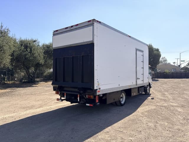 Image of Isuzu NRR equipment image 2