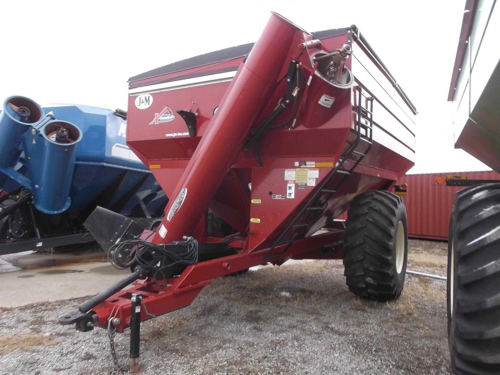 2015 J&M 810 Equipment Image0