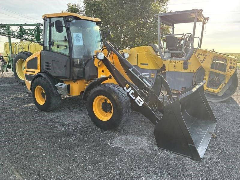 2015 JCB 407 Equipment Image0