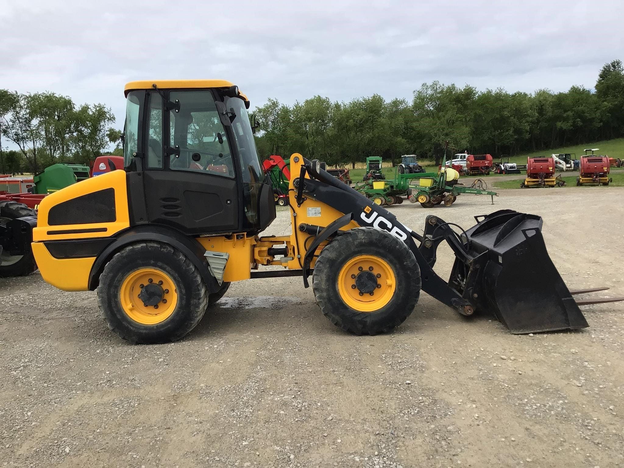 2015 JCB 409 Equipment Image0