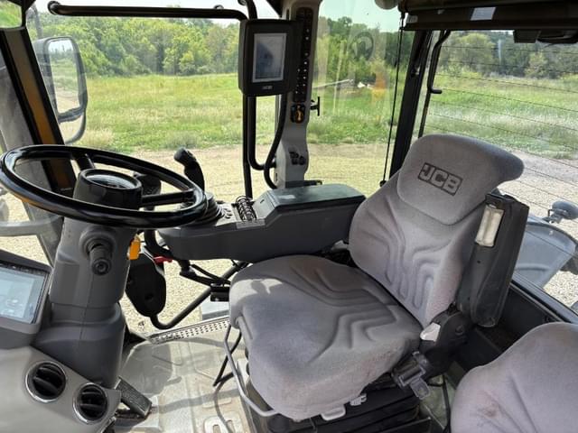 Image of JCB Fastrac 4220 equipment image 4