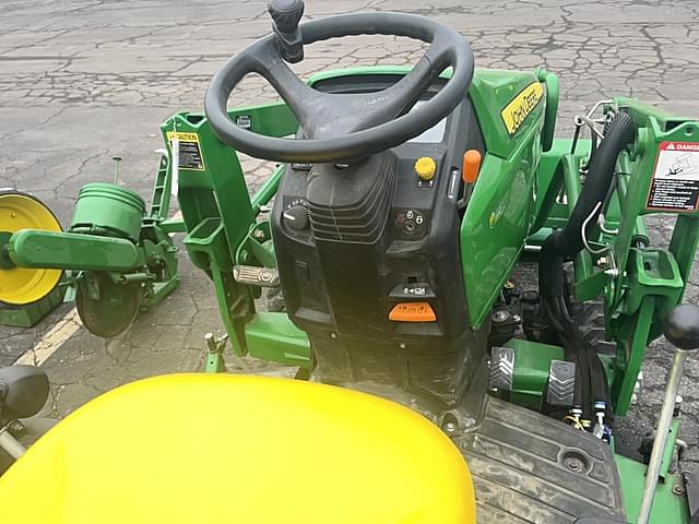 Image of John Deere 1025R equipment image 2