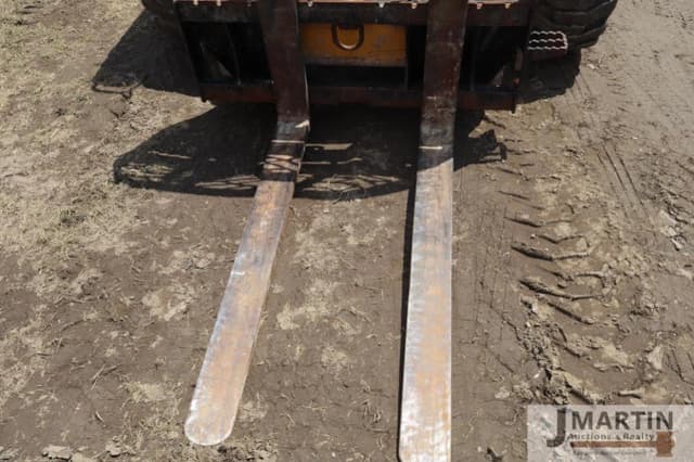 Image of John Deere 326E equipment image 4