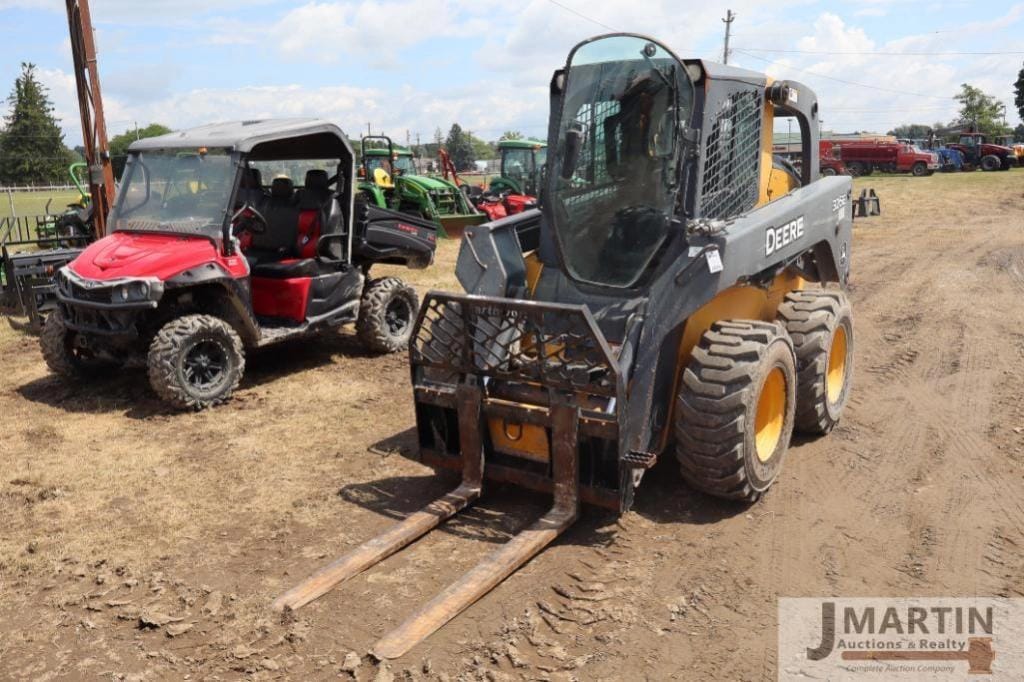 2015 John Deere 326E Equipment Image0
