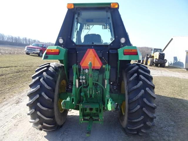 Image of John Deere 6115M equipment image 2