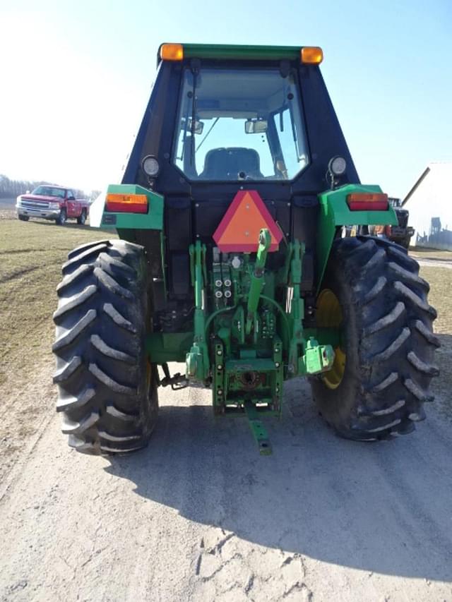 Image of John Deere 6125M equipment image 2