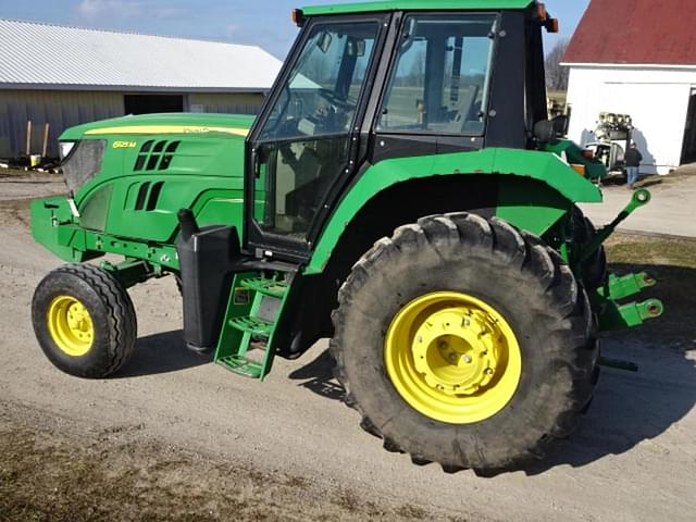 Image of John Deere 6125M equipment image 1