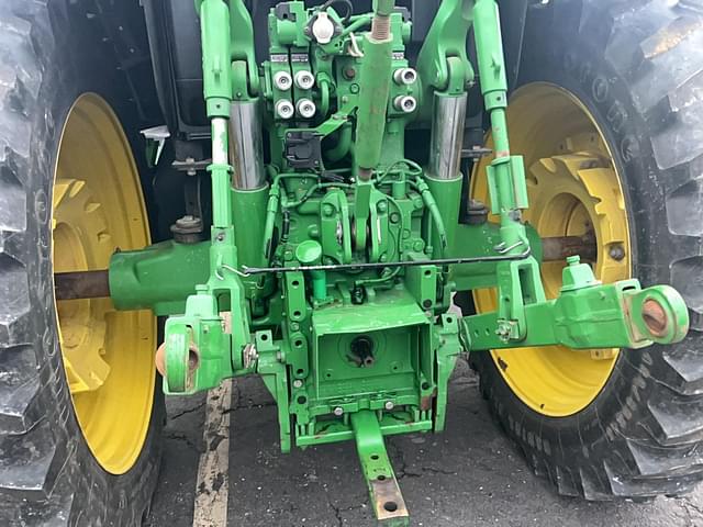 Image of John Deere 6150R equipment image 4