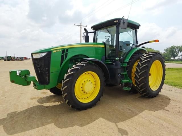 Image of John Deere 8245R equipment image 2