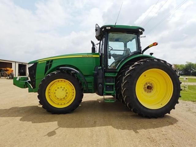 Image of John Deere 8245R equipment image 3