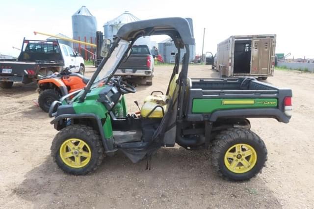 Image of John Deere Gator 825 equipment image 1