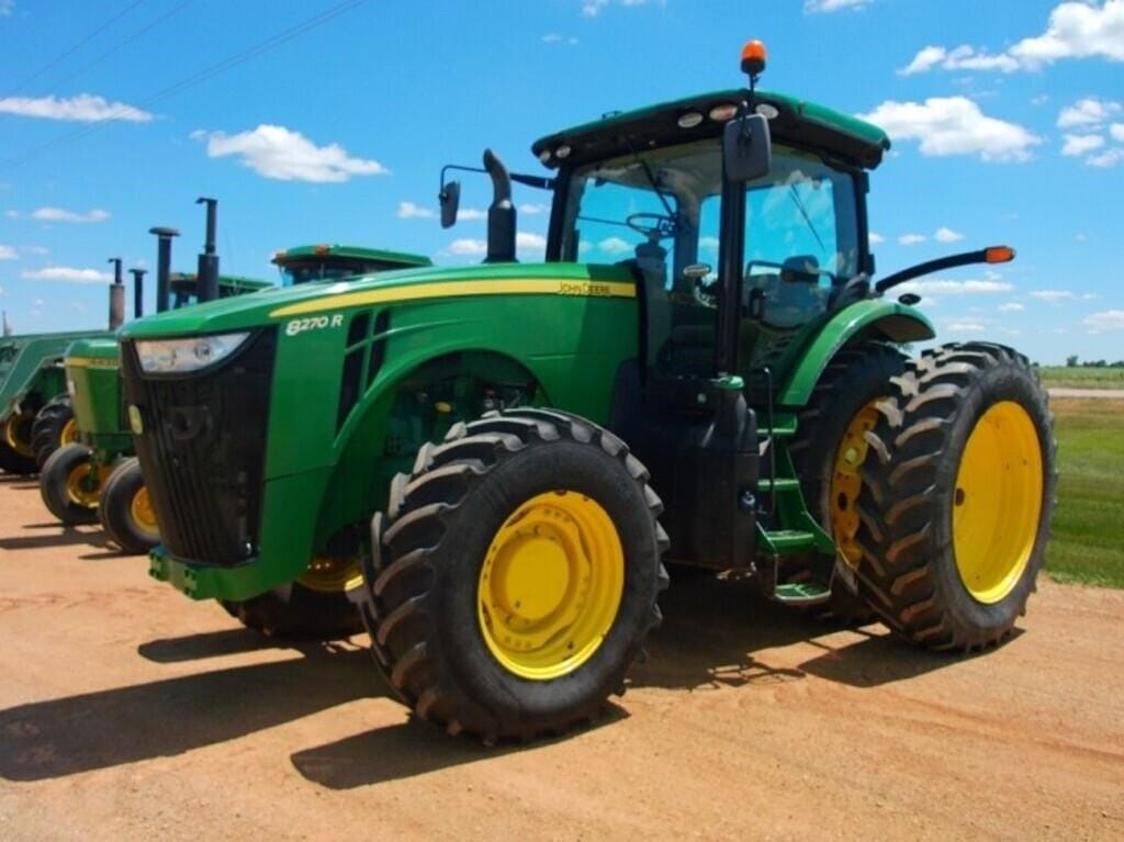 2015 John Deere 8270R Equipment Image0
