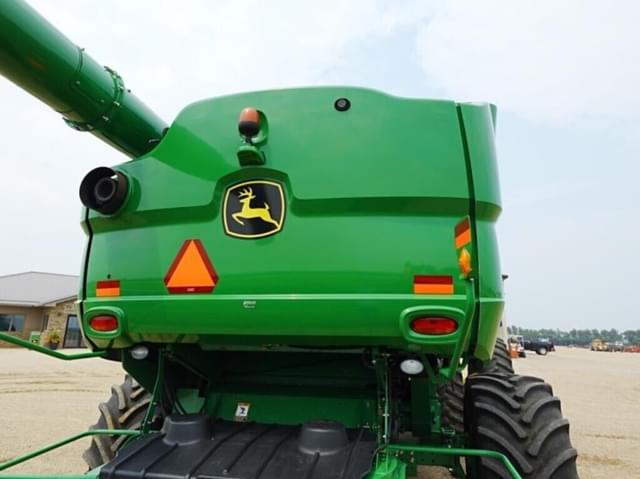 Image of John Deere S680 equipment image 4