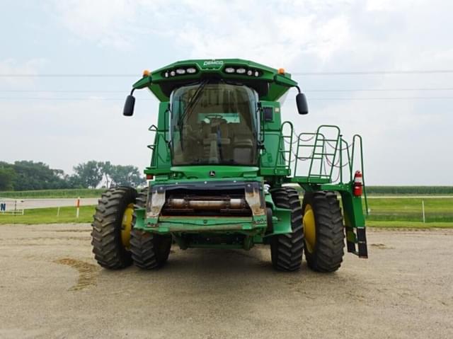 Image of John Deere S680 equipment image 1