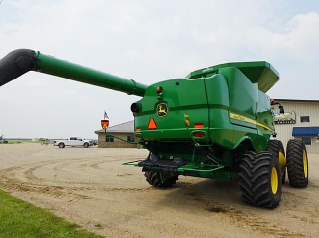 Image of John Deere S680 equipment image 3