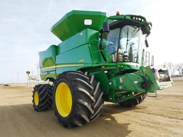 Image of John Deere S680 equipment image 1