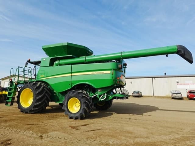 Image of John Deere S680 equipment image 4