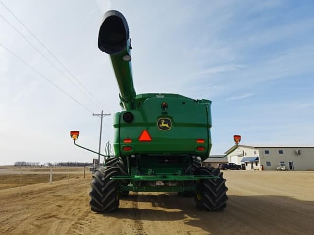 Image of John Deere S680 equipment image 3
