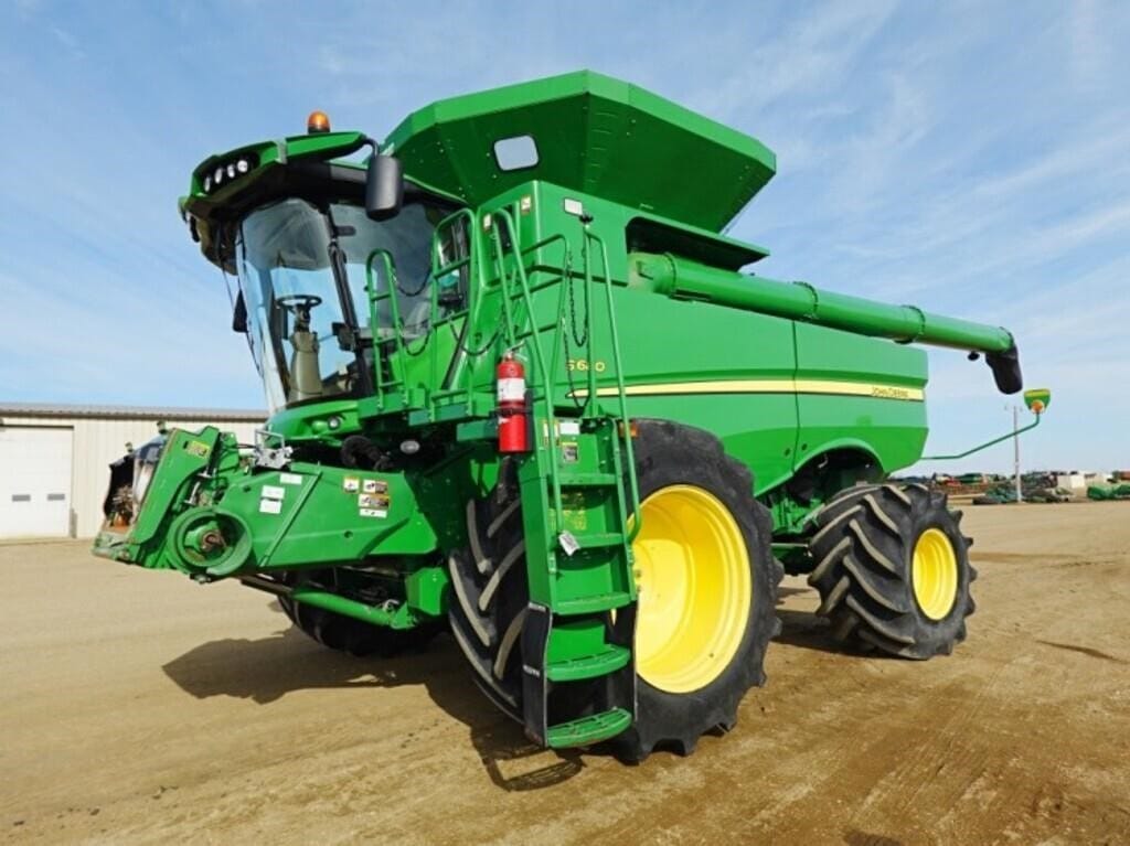 2015 John Deere S680 Equipment Image0