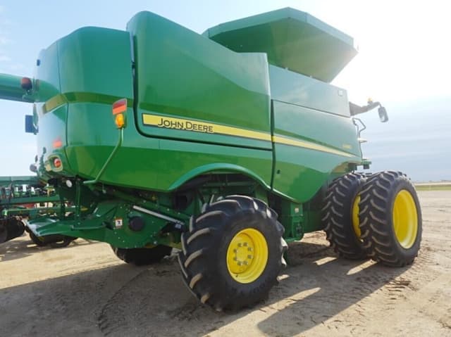 Image of John Deere S680 equipment image 3