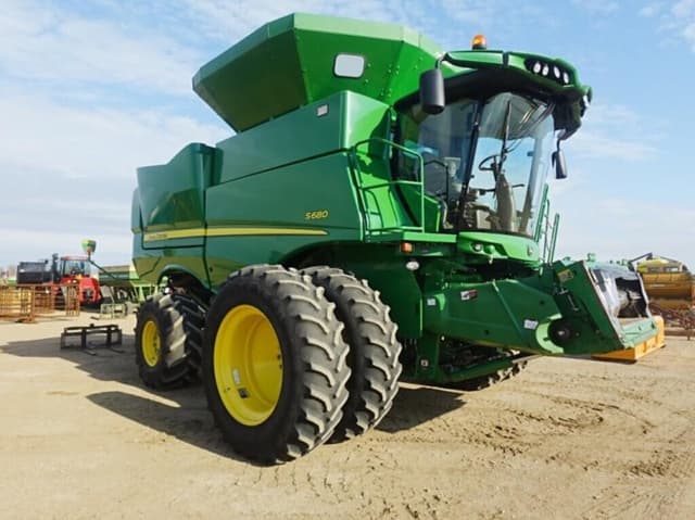Image of John Deere S680 equipment image 2