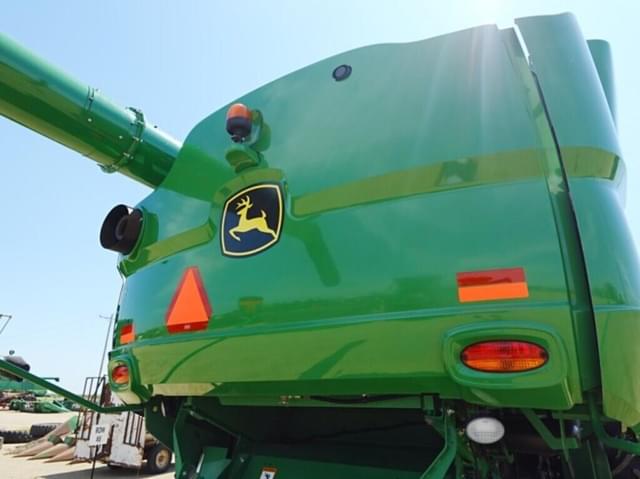 Image of John Deere S680 equipment image 4