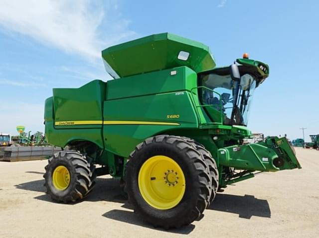 Image of John Deere S680 equipment image 1