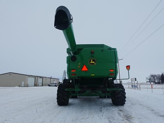 Image of John Deere S690 equipment image 2