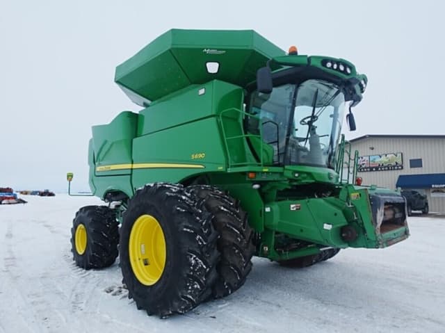 Image of John Deere S690 equipment image 4