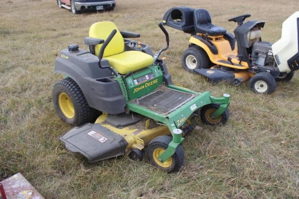 Image of John Deere Z445 Primary image