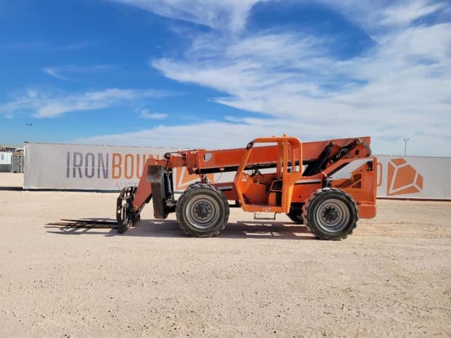 Image of JLG 10054 equipment image 1