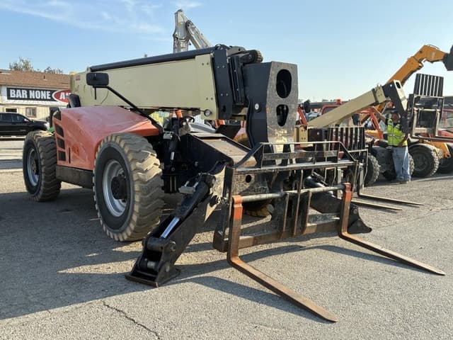 Image of JLG 1055 equipment image 1
