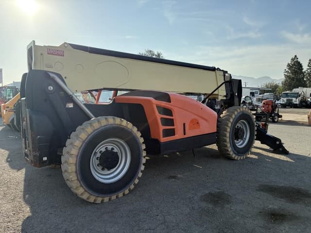 Image of JLG 1055 equipment image 2