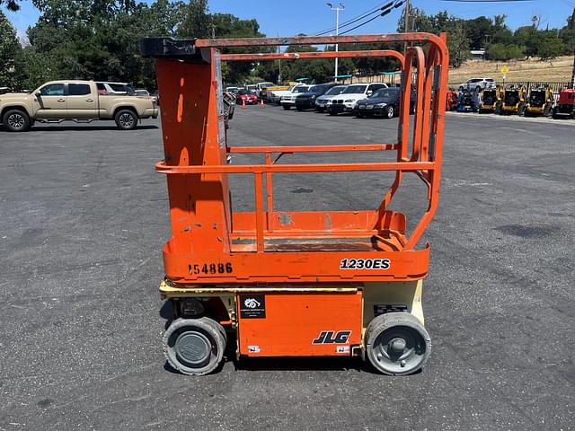 Image of JLG 1230ES equipment image 2
