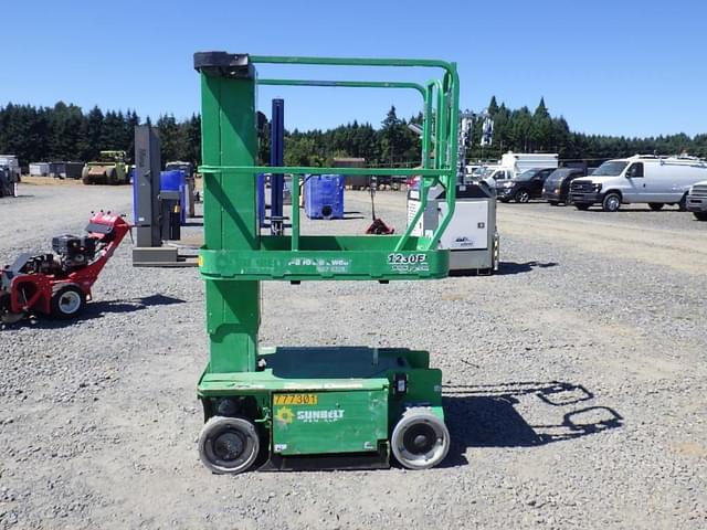 Image of JLG 1230ES equipment image 4