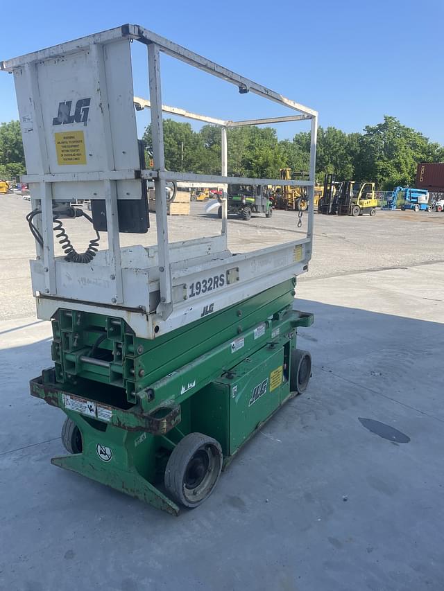 Image of JLG 1932RS equipment image 2